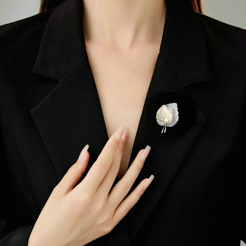 Unisex suit neckline accessories pin trendy simple fashion temperament niche design sense two-color leaf brooch