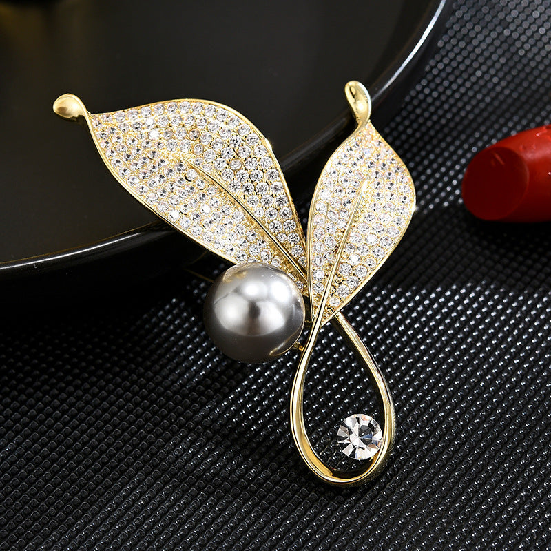 Light luxury copper micro-inlaid zircon caramel gray pearl leaf brooch brooch brooch anti-light buckle light luxury high-end brooch hair