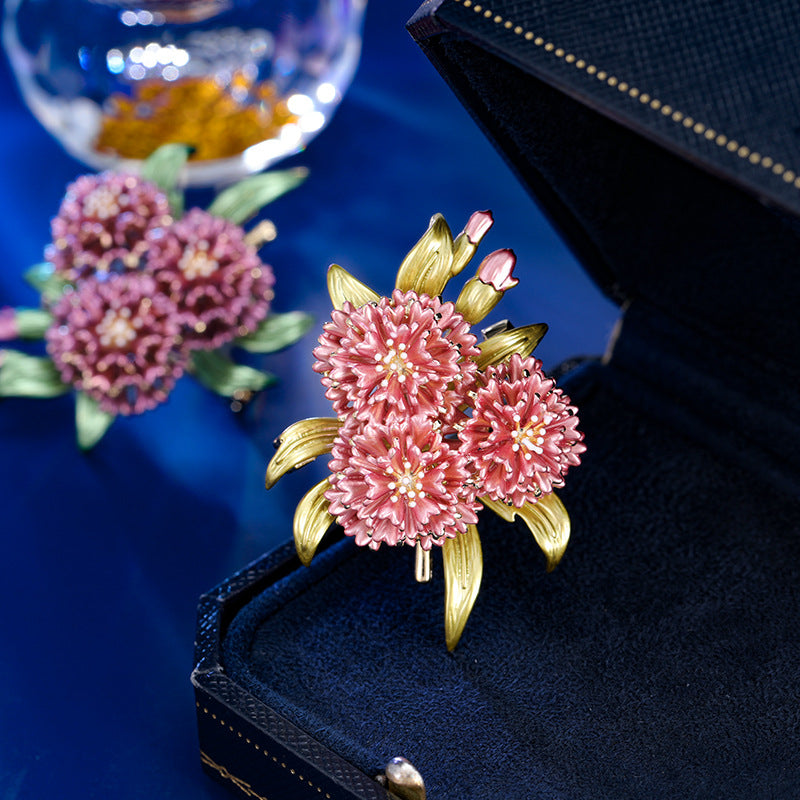 Fashion hydrangea brooch high-end exquisite fashion anti-light coat accessories design sense niche brooch pin women