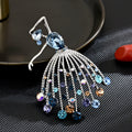 New design sense, elegant temperament, exquisite luxury, sweet and fresh dancer brooch, anti-light accessories, one piece of hair generation