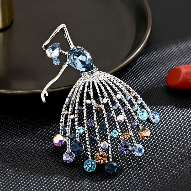 New design sense, elegant temperament, exquisite luxury, sweet and fresh dancer brooch, anti-light accessories, one piece of hair generation