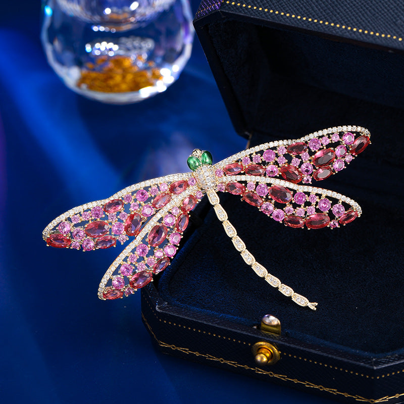 Retro high-end exquisite dragonfly brooch, high-end sense, light luxury creative diamond-encrusted brooch, three-dimensional insect suit, pin woman
