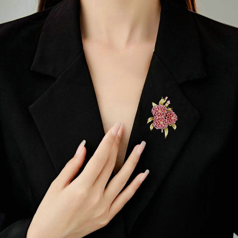 Fashion hydrangea brooch high-end exquisite fashion anti-light coat accessories design sense niche brooch pin women