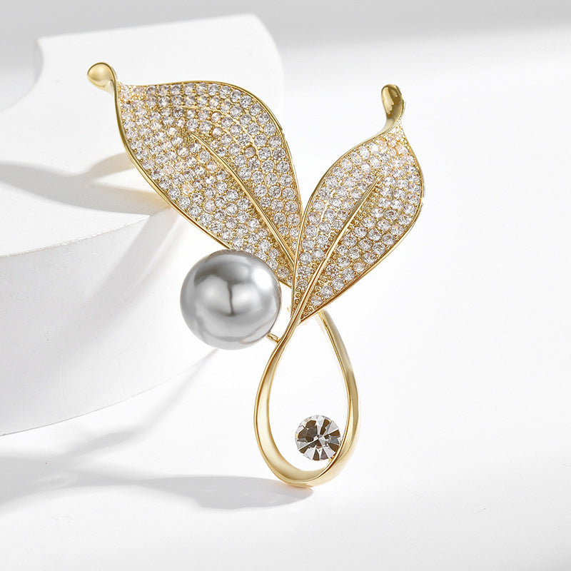 Light luxury copper micro-inlaid zircon caramel gray pearl leaf brooch brooch brooch anti-light buckle light luxury high-end brooch hair