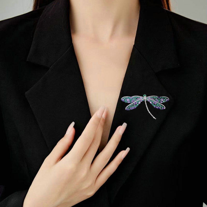 Retro high-end exquisite dragonfly brooch, high-end sense, light luxury creative diamond-encrusted brooch, three-dimensional insect suit, pin woman